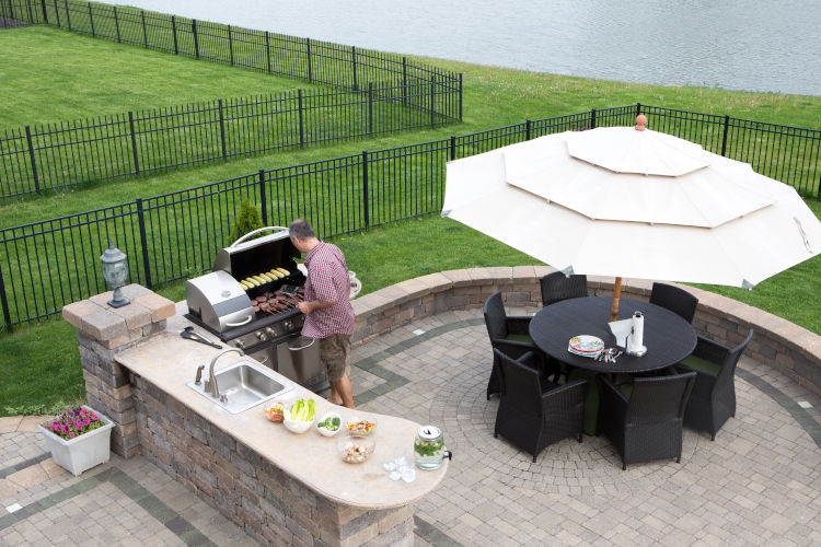 Outdoor Kitchens Make Life Fun